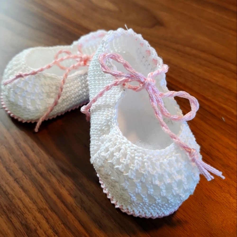 NEW!!baby boot 0-3 months. New Handmade crochet!! new baby gift😍
